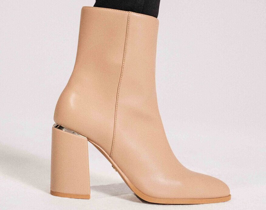 Hogyan viselj bézs színű bokacsizmát egész&nbsp;évben?