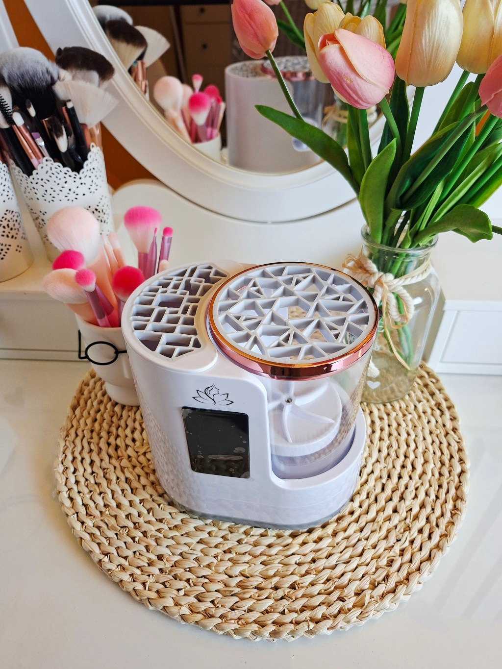 Ecsettisztítás profi módon a LuxeSkin InstantClean ecsetmosóval