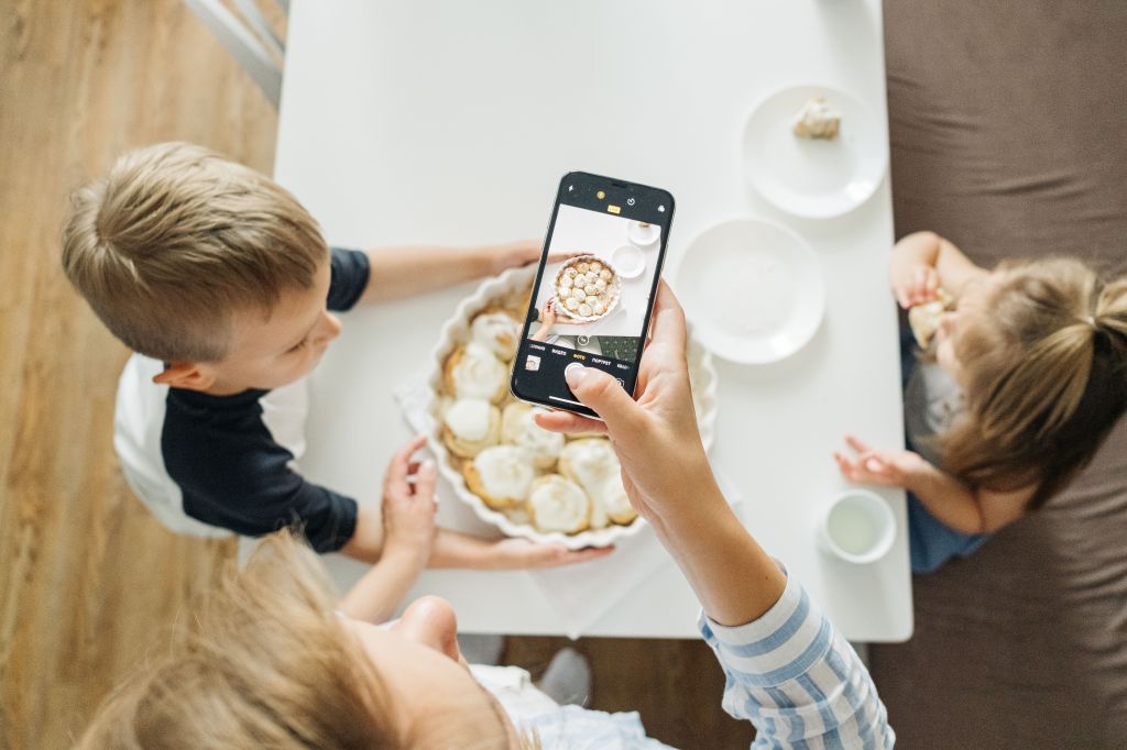 Hol húzódik a határ? Amikor a gyerek arca is része lesz az influencer-tartalomnak
